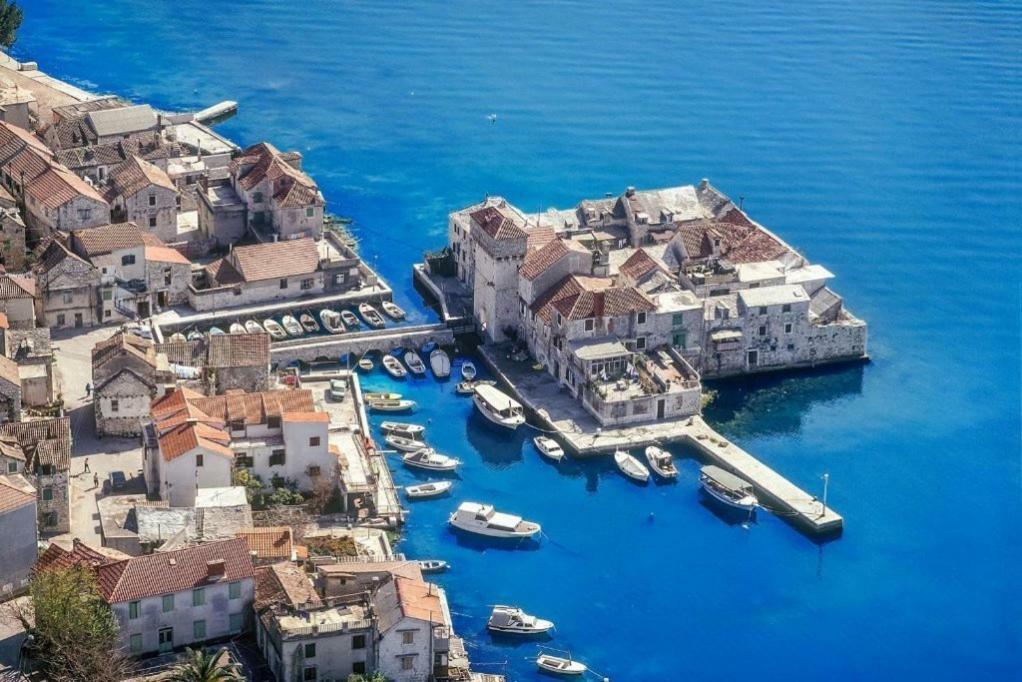 Modern Apartment Near Split & Trogir Kaštela Buitenkant foto